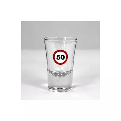 Sebességkorlátozó mintás 50. születésnapi feles üvegpohár